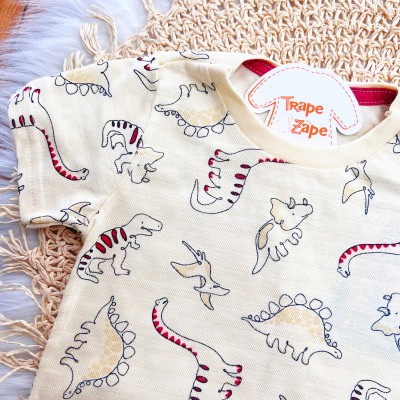 Conj. Camiseta Dinos e Bermuda - Creme e Vermelho